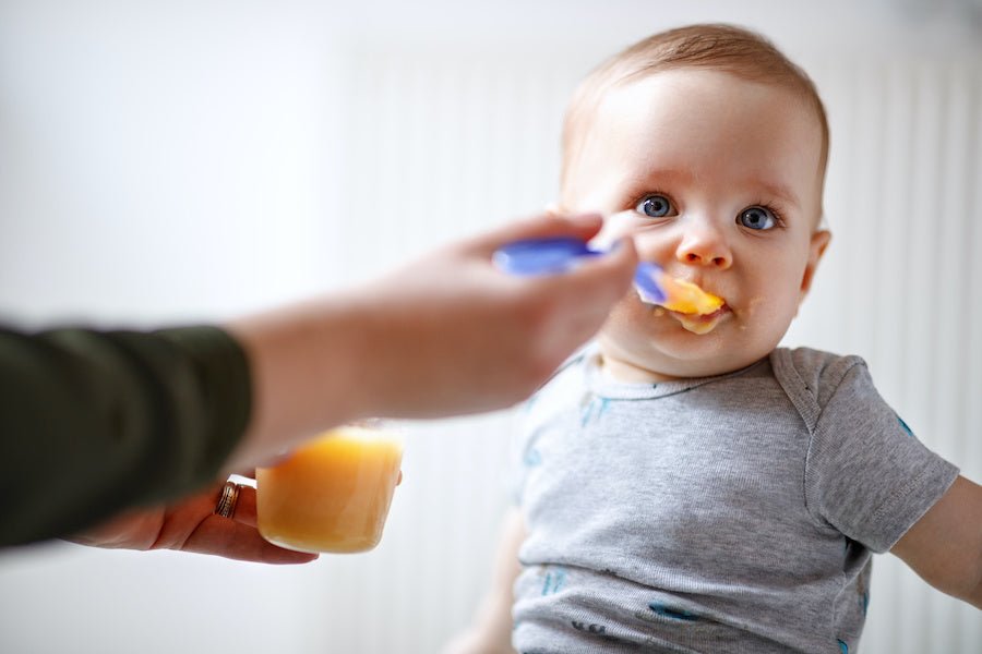 Kit repas bébé : les essentiels à offrir pour des repas sereins