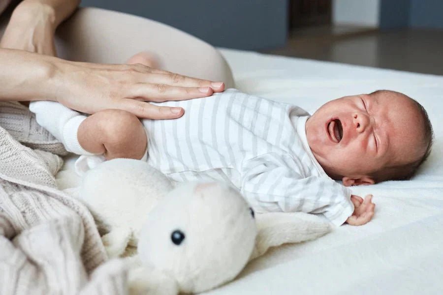 Les coliques chez les bébés : causes, symptômes et solutions