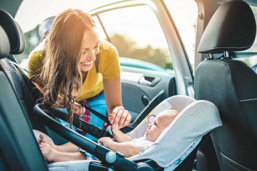 Pourquoi choisir un chauffe-biberon nomade pour vos sorties avec bébé ?