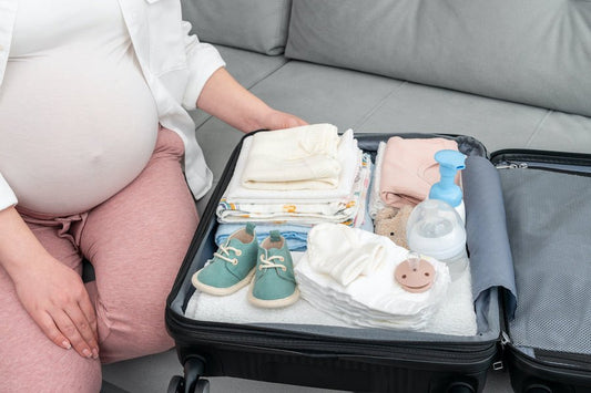 Guide complet pour préparer la valise de bébé et celle de maman pour la maternité