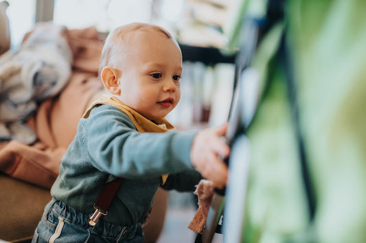 Comment intégrer bébé aux moments de la journée (cuisine, bain, rangement)